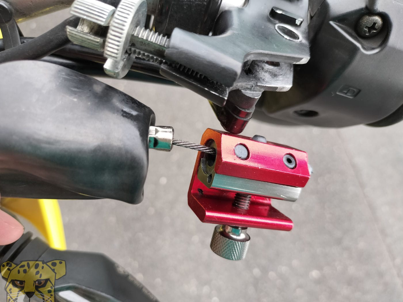 バイクのワイヤー注油作業、ワイヤーインジェクターは必須工具ではない