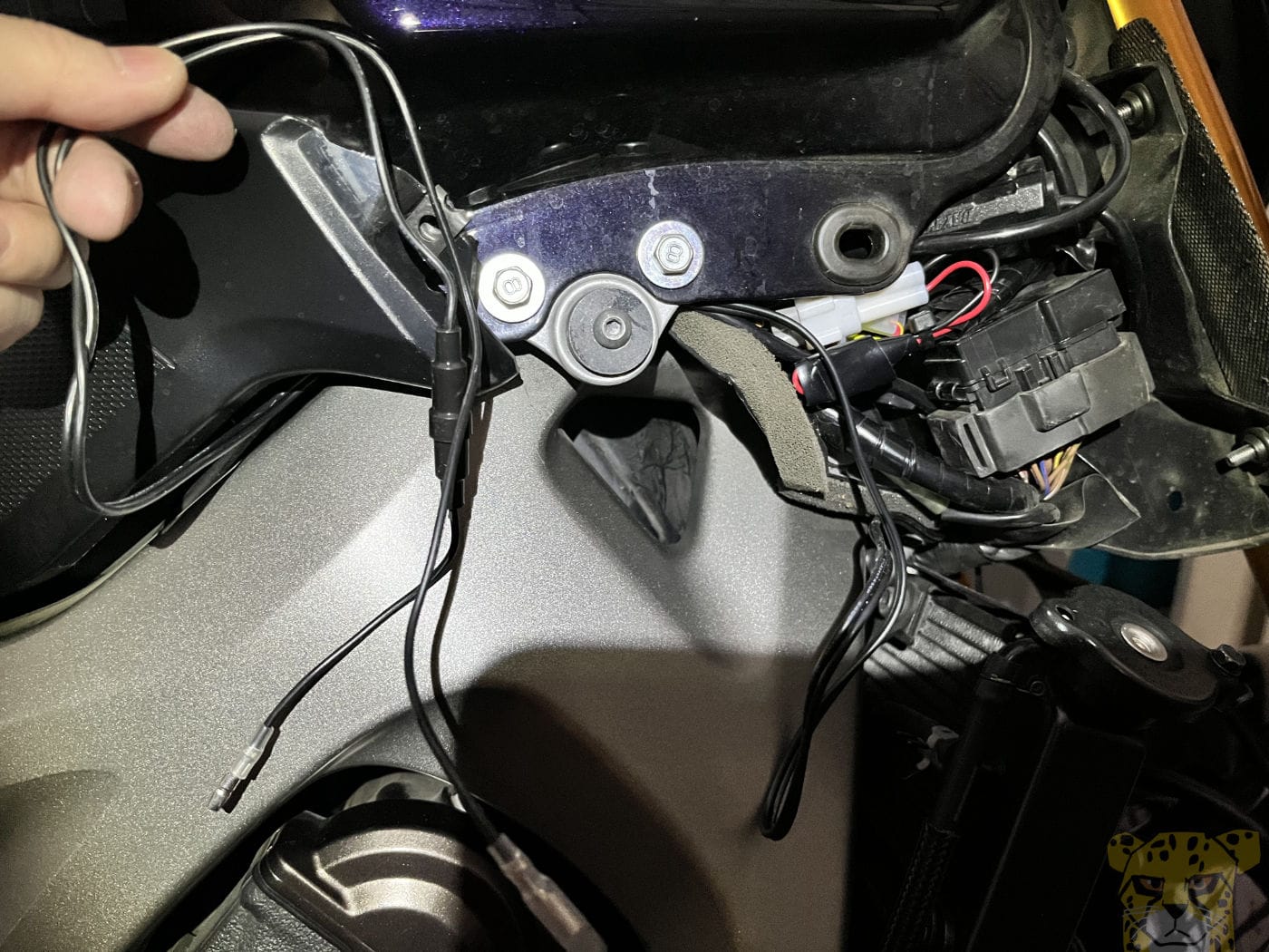 Install USB Cport motorcycle 7