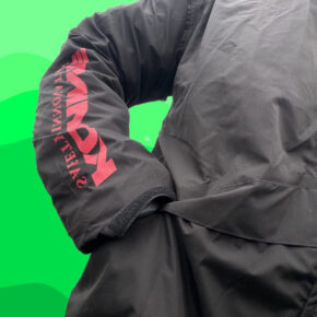 バイク用のレインウェア選び、ライジャケと同サイズを選ぶだけのKOMINEが楽でいい