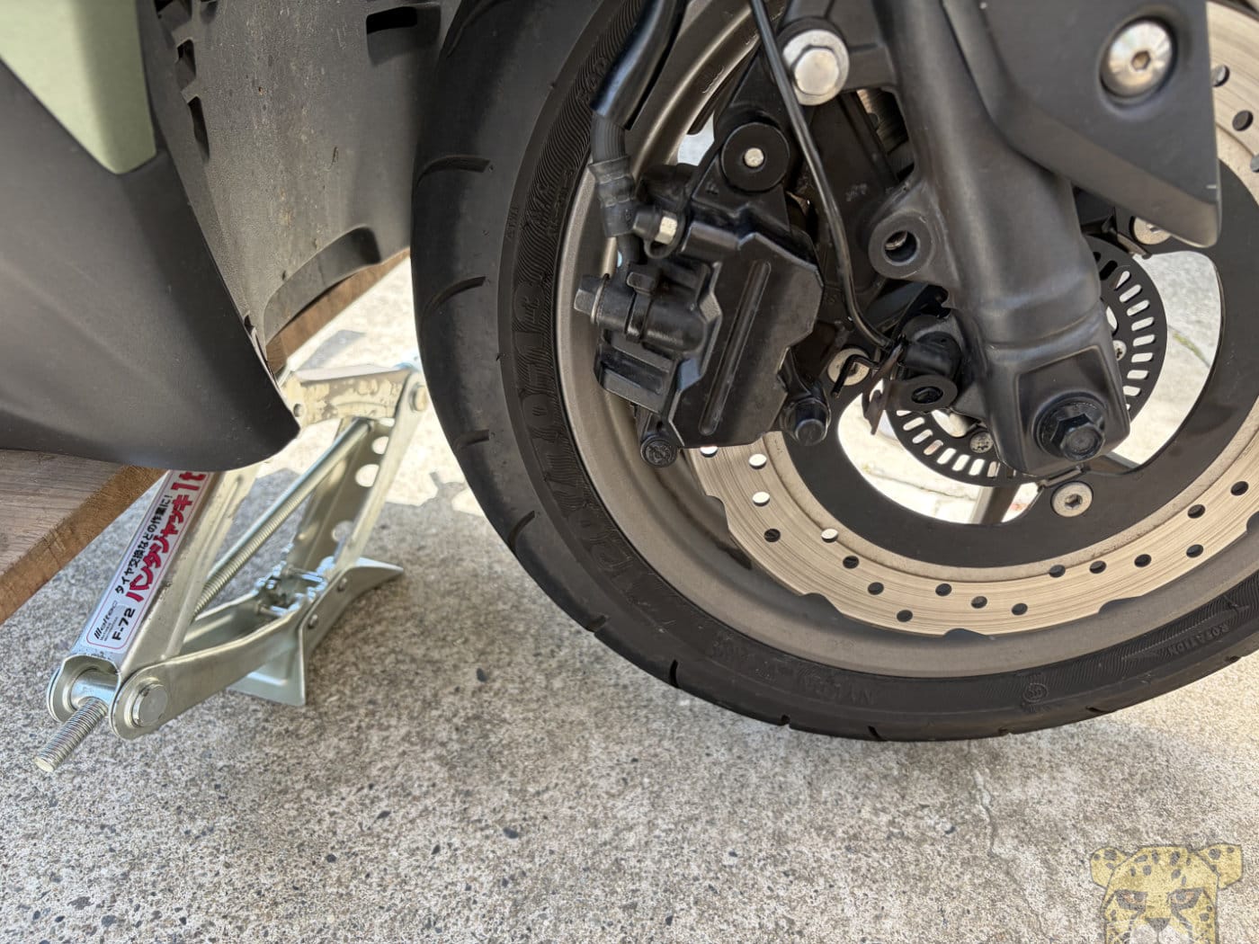 XFORCE_TIREREPLACE-10.jpg XFORCE TIREREPLACE 10