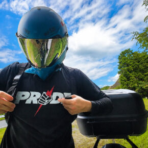 真夏のバイク必需品となるか、保冷ベストを導入した今年の夏